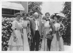 Photo: "Dr. Frank P. Hill and Some of His Library Girls in Pasadena, California" from University of Illinois; public domain